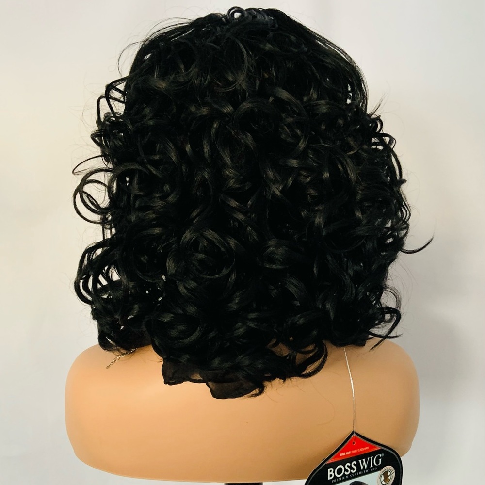 A Retro Vintage Style “Put On & Go” Black Synthetic Wig for Daily Wear/Events🌹 - Picture 5 of 5
